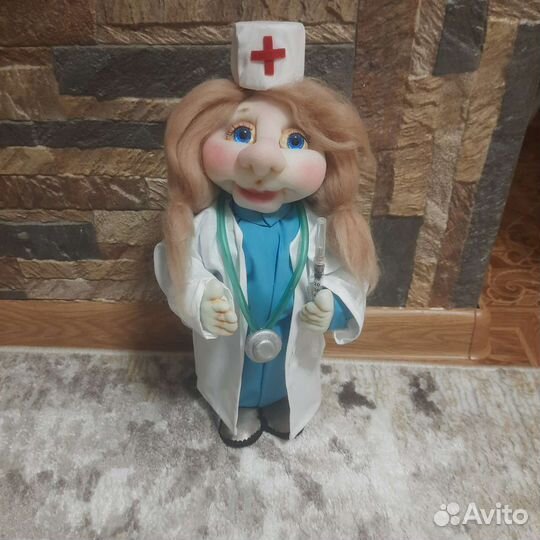 Кукла врач