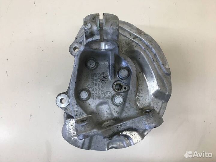 Кулак поворотный передний левый BMW 1-series E87/E