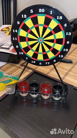 Подарочный набор. Дартс, 4 дротика и 4 рюмки