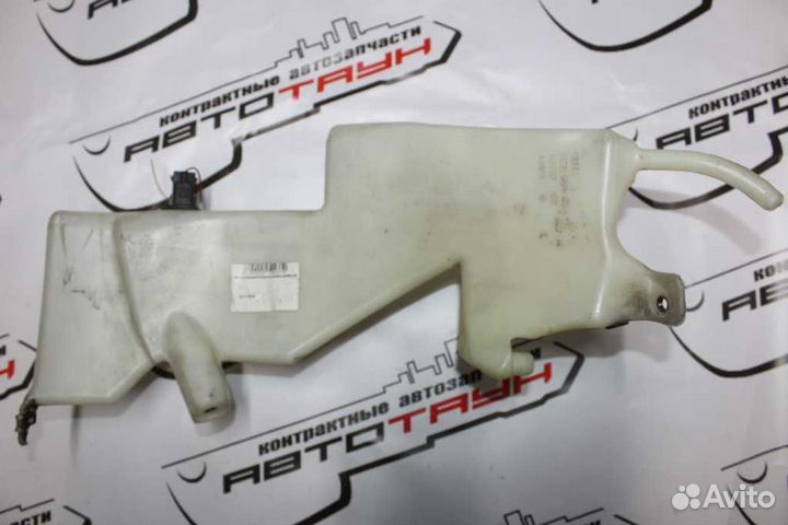 Бачок омывателя audi A4 S4 8E2 8E5 B6 нижняя часть