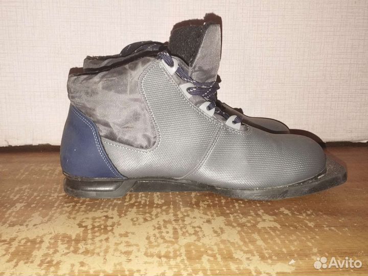 Лыжные ботинки