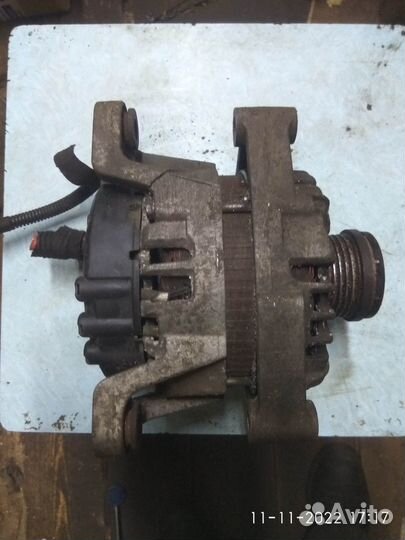 Генератор на Опель Астра J 2014 год