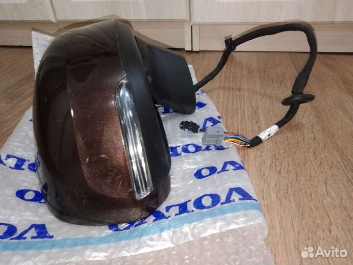 Зеркало правое на Вольво хс 90