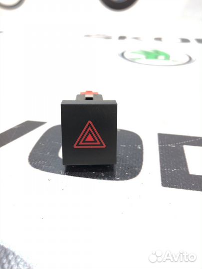 Кнопка аварийного сигнала Skoda Yeti 5L 2012