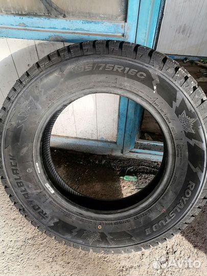 Royal Black Royal Stud II 195/75 R16C 107R