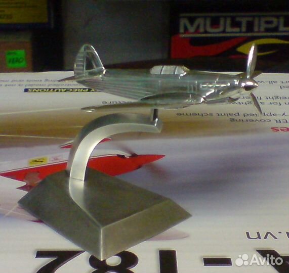 Модель самолета як-9 серебро