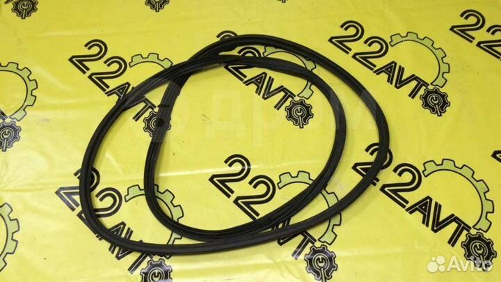 Уплотнитель багажника Toyota Corolla Spacio NZE121