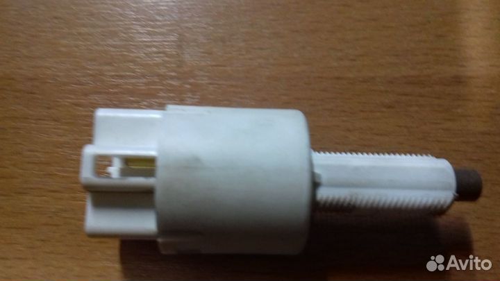 Тойота Королла Е150 концевик под педаль тормоза