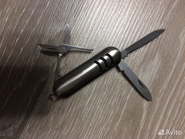 Сувенирные брелки на подарок