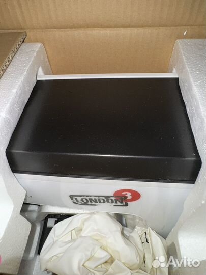 Швейная машина bernette London 3.Новая