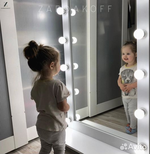 Гримерное зеркало с подсветкой