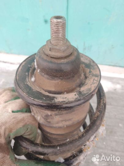 Стойка передняя Фольксваген Поло Шкода Рапид