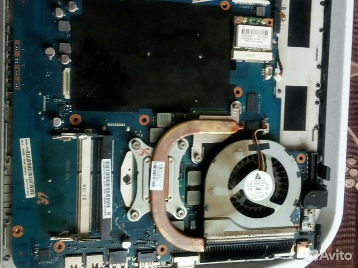 Ноутбук samsung 300E5C нижняя часть