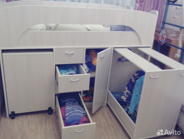 Кровать чердак со столом