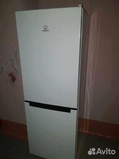 Холодильник indesit