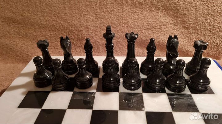Шахматы каменные (мрамор, яшма)