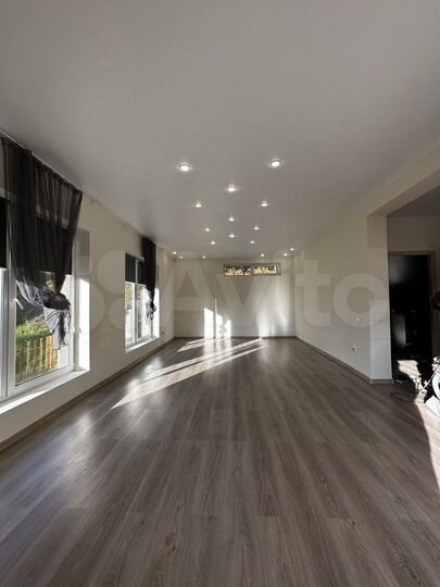 Дом 220 м² на участке 7,3 сот.