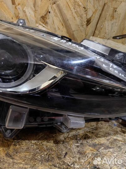 Фара Правая Ксенон Мазда 3 BM Ксенон BHN351030