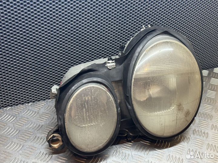 Фара левая Mercedes-Benz W210