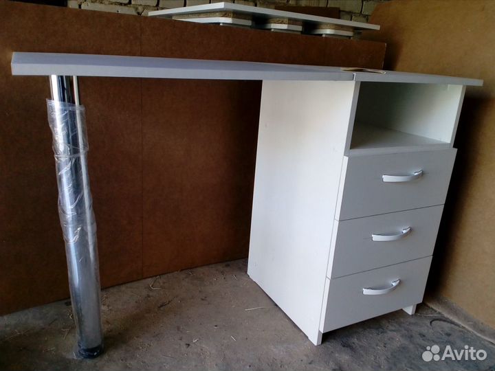 Горки, прилавки, витрины