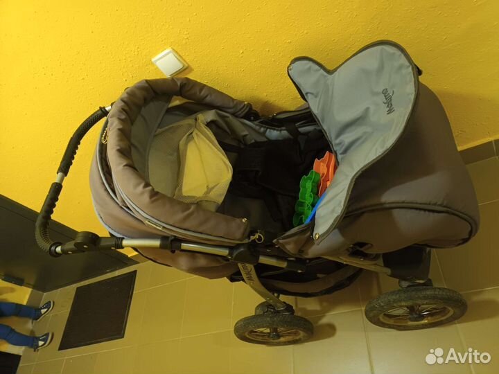 Прогулочная коляска