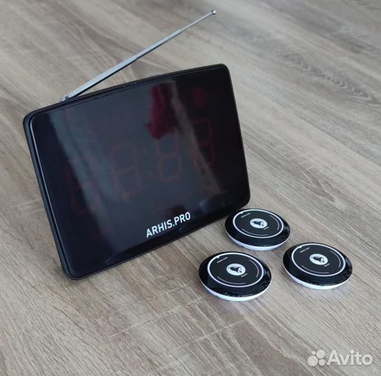 Кнопка вызова официанта в ресторан, кафе с табло