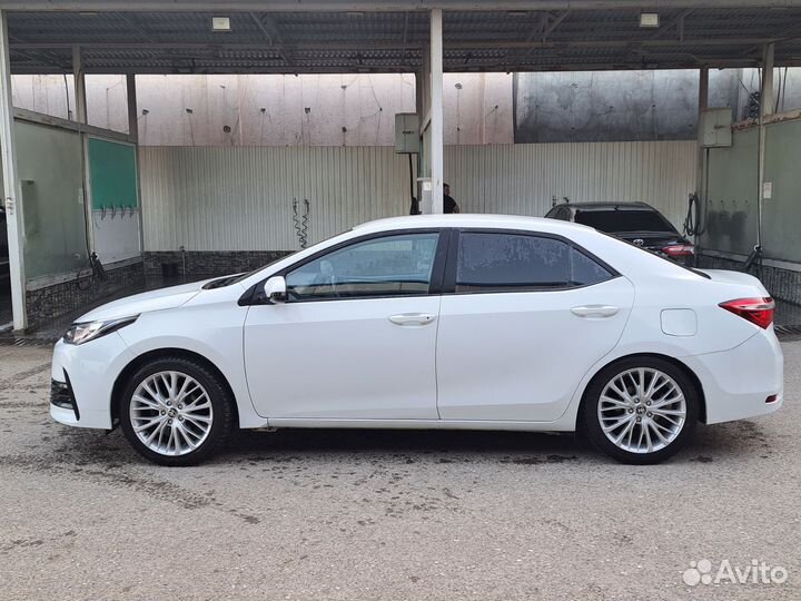 Toyota Corolla 1.6 CVT, 2015, битый, 129 000 км