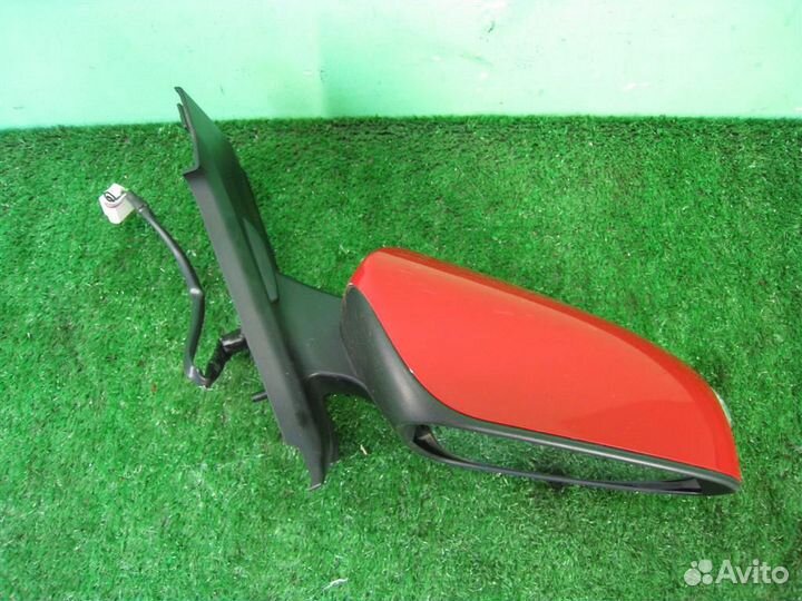 Зеркало правое Toyota Yaris P13 2015