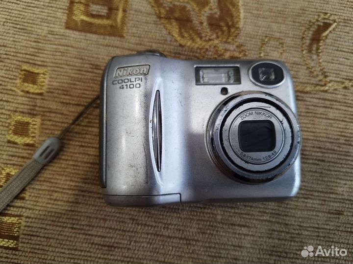 Компактный фотоаппарат