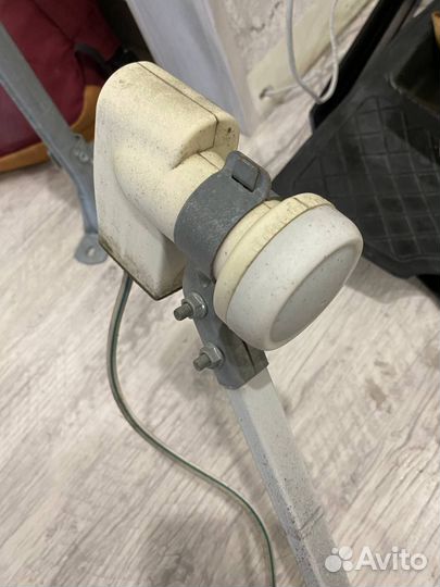 Спутниковая тарелка Триколор с кронштейном