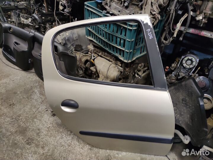 Дверь задняя правая Peugeot 206