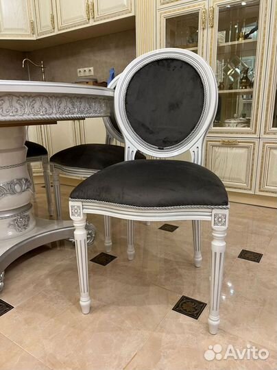 Стол в наличии