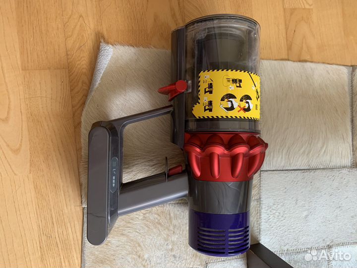 Пылесос Dyson v10