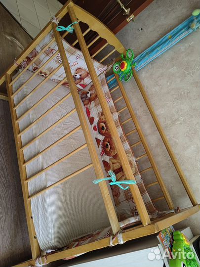 Детская кроватка с матрасом