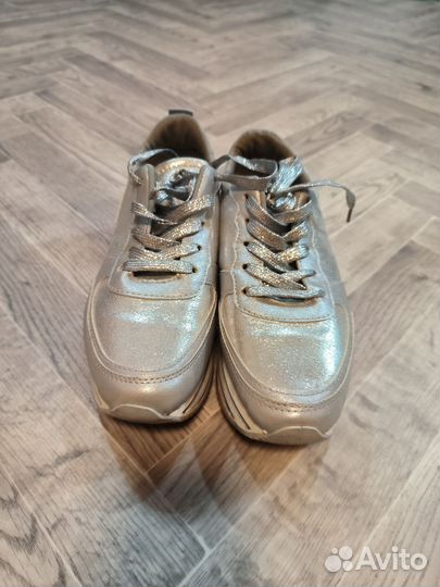 Кроссовки женские