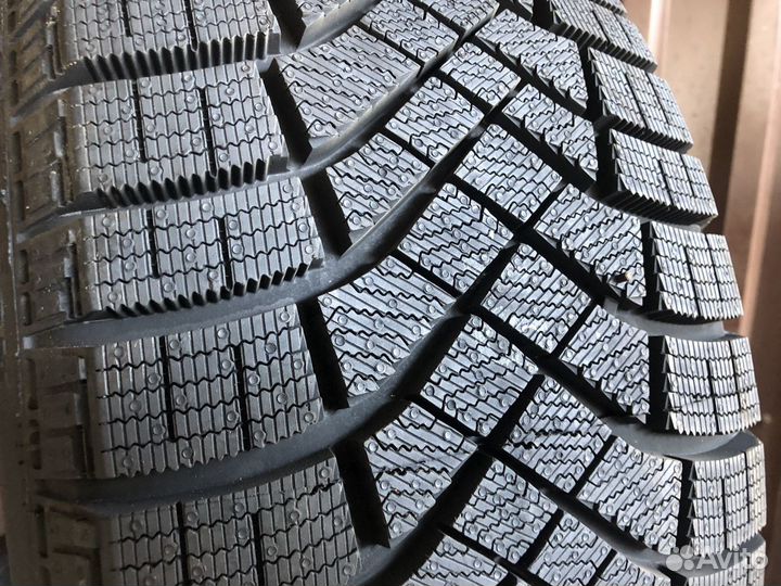Pirelli Ice Zero FR 225/50 R17 98H