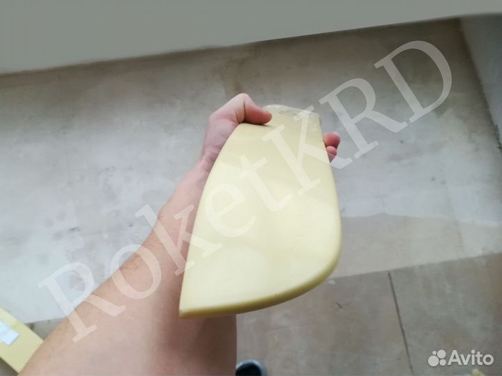 Спойлер на стекло пластик Camry 40