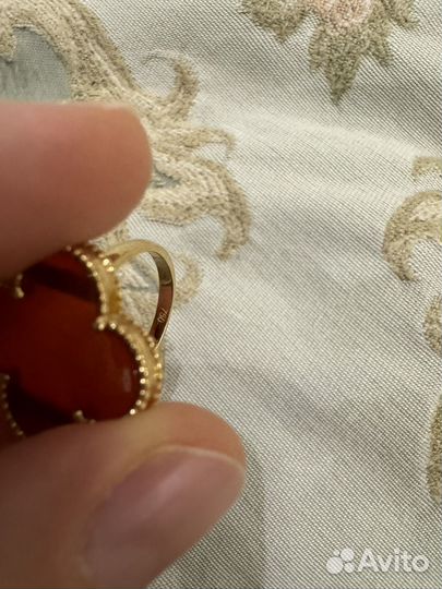 Золотой браслет и кольцо van cliff