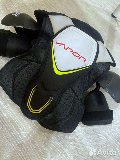 Нагрудник хоккейный bauer(юниорский)