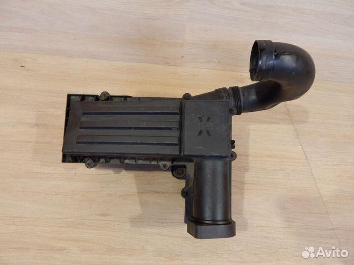 Корпус воздушного фильтра Vw Caddy 3