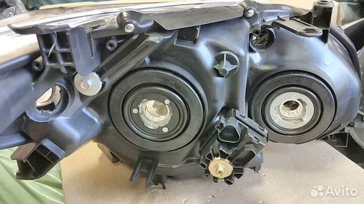 Фара левая Toyota Corolla E150 рестайлинг