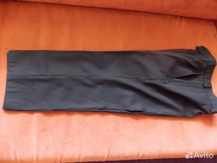 Брюки новые и два пиджака