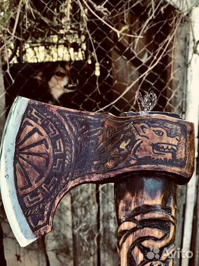 Топор кованый Резной зубастый червь с чехлом