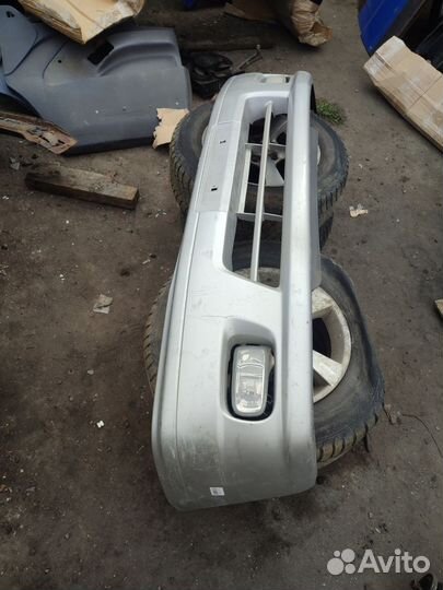 Передний бампер Mazda Demio Dw3w