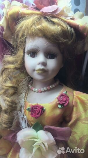 Фарфоровая интерьерная кукла