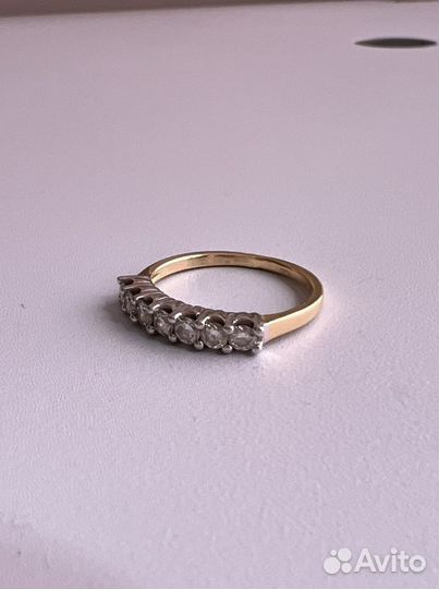 Золотое кольцо с бриллиантами дорожка