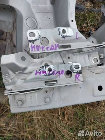 Петли капота Nissan Pathfinder