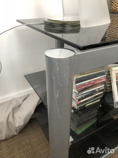 Стеклянная тумба под тв