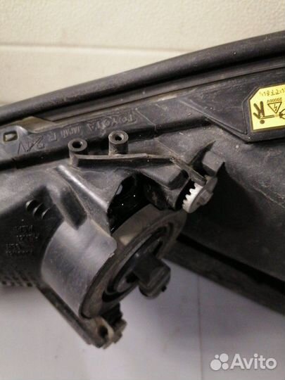 Фара правая Toyota Ipsum ACM21W 2azfe