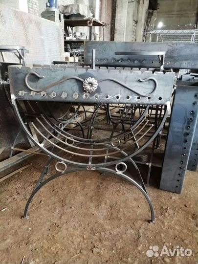 Кованые мангалы с крышей